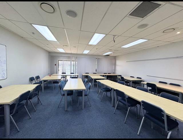 6,052M² OFFICE FOR SALE IN HALFWAY HOUSE